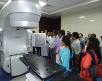 Mr. Hemant Ghare (Chief Physcicist) giving information about Linear Accelerator machine to Dr. Sanjay Jayswal (Dy. Director, DDHS) and DDHS team