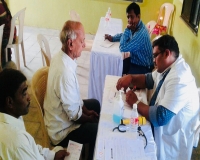 Dr. Pawan Argade counselling the camp visitor